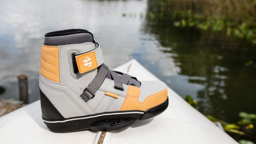 Humanoid Howl Wakeboard Boot Light gray and tan