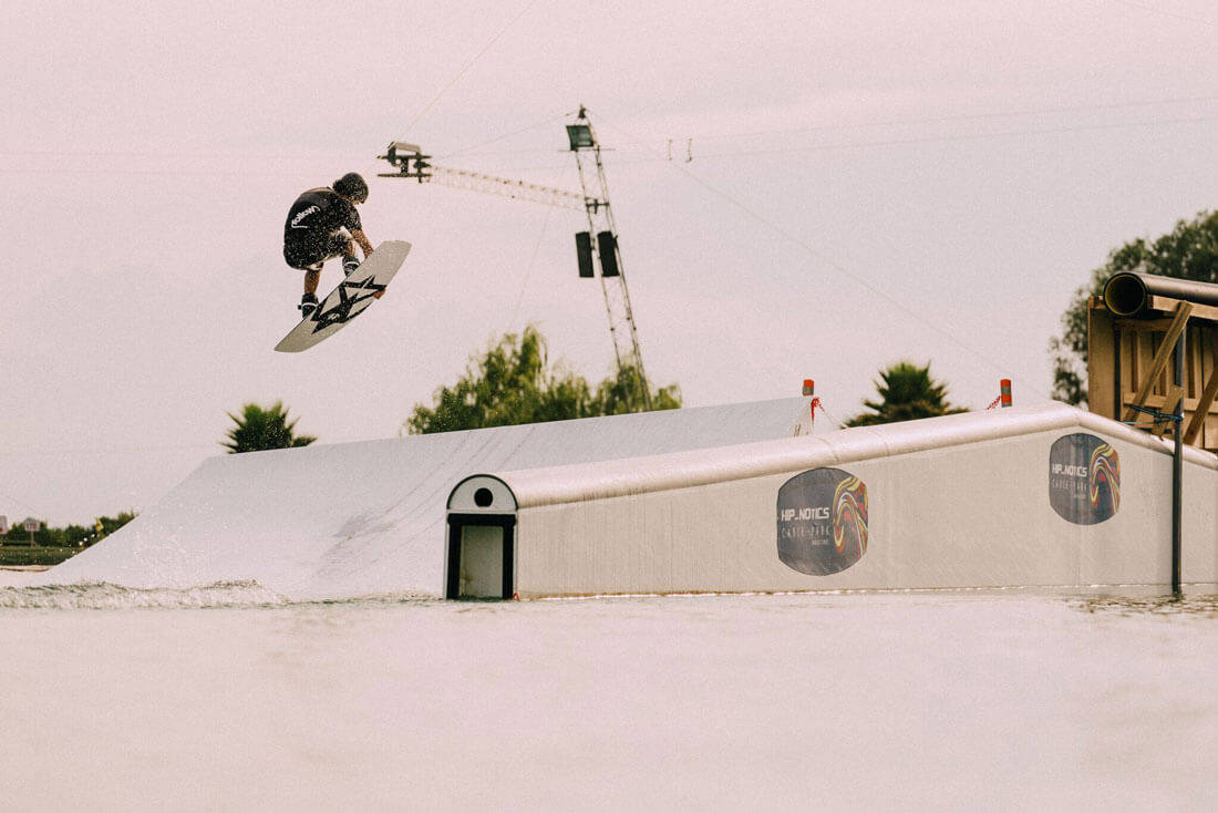 Determine The Best Stance To Prevent Common Wakeboard Injuries